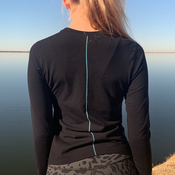 VINTAGE lululemon long sleeve🤩 - Picture 4 of 5